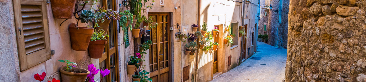 If you are looking at popular places to visit in Majorca (Mallorca) during your holidays then check out our places visit guide!